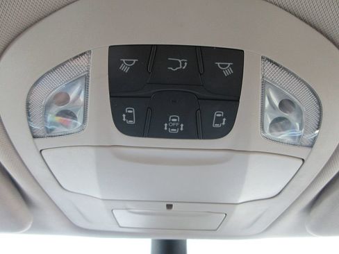 Used 2023 Chrysler Pacifica Touring-L FWD image 30