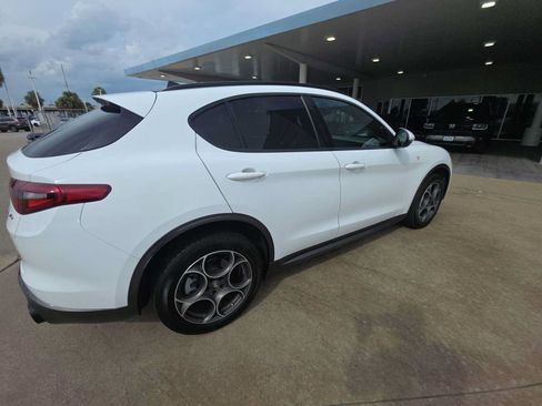 Used 2022 Alfa Romeo Stelvio Ti AWD/4WD image 4