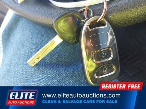 Used 2017 Hyundai Elantra GT image 21