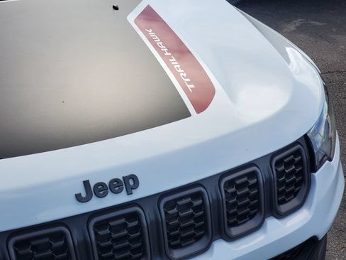 Used 2026 Jeep Compass Trailhawk AWD/4WD image 7