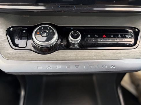 Used 2025 Ford Expedition Platinum AWD/4WD image 45
