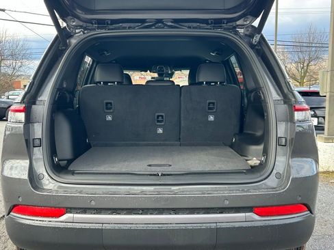 New 2026 Jeep Grand Cherokee Altitude image 8