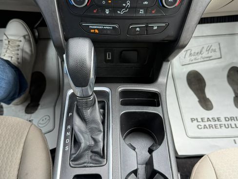 Used 2018 Ford Escape SE FWD image 16