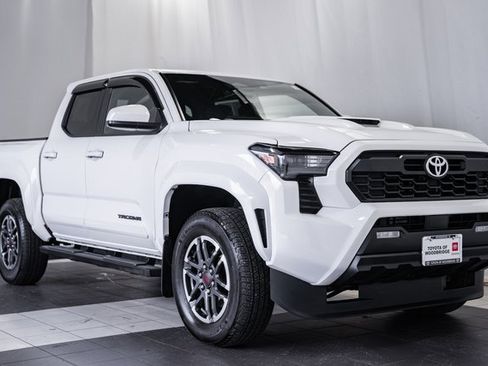 Used 2024 Toyota Tacoma TRD Sport image 1