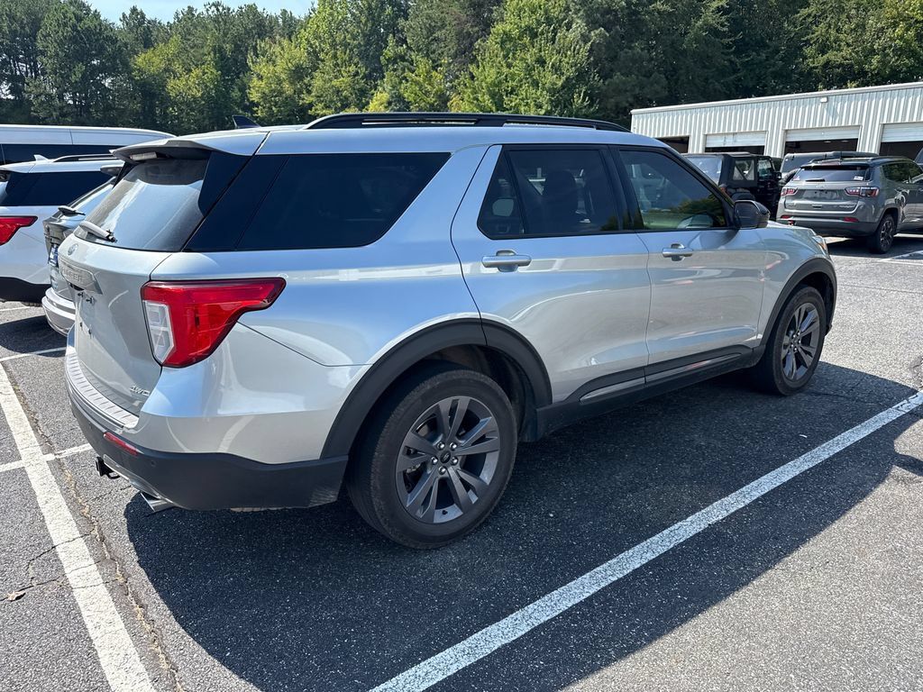 Used 2024 Ford Explorer XLT w/ Equipment Group 202A AWD/4WD image 19