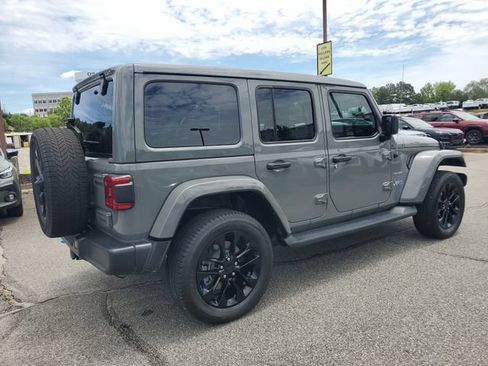 Used 2023 Jeep Wrangler Unlimited Sahara w/ Cold Weather Group AWD/4WD image 6