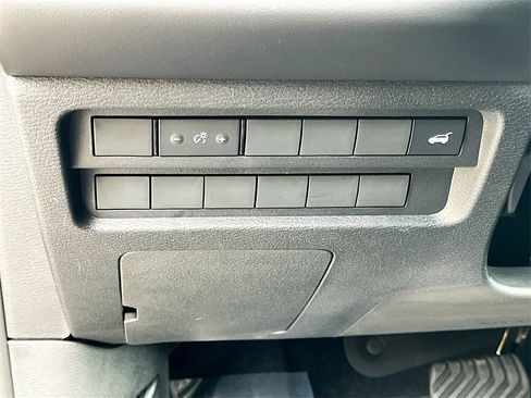 New 2025 Mitsubishi Outlander SE image 10