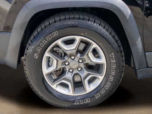 Used 2019 Jeep Cherokee Trailhawk image 31