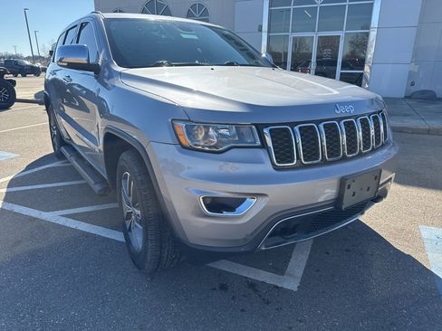 Used 2017 Jeep Grand Cherokee Limited image 6