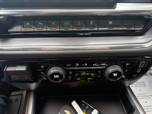 Used 2024 Chevrolet Silverado 1500 High Country w/ High Country Premium Package image 15