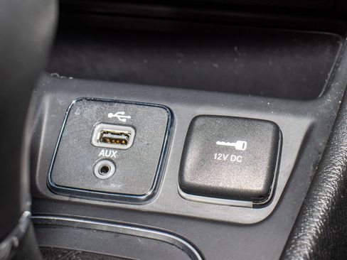 Used 2019 Jeep Cherokee Latitude Plus w/ Comfort/Convenience Group image 26