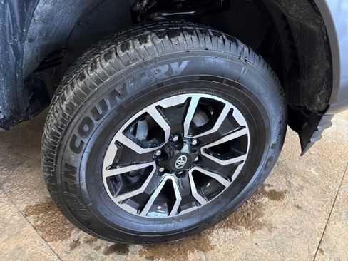 Used 2023 Toyota Tacoma TRD Sport image 12