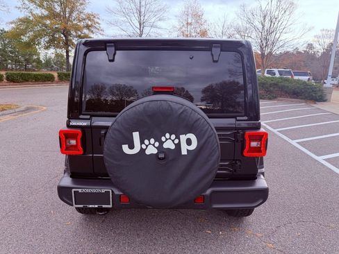 Used 2022 Jeep Wrangler Unlimited Sahara image 14