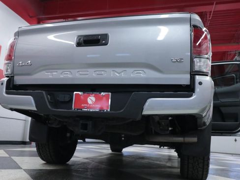 Used 2021 Toyota Tacoma Limited image 29