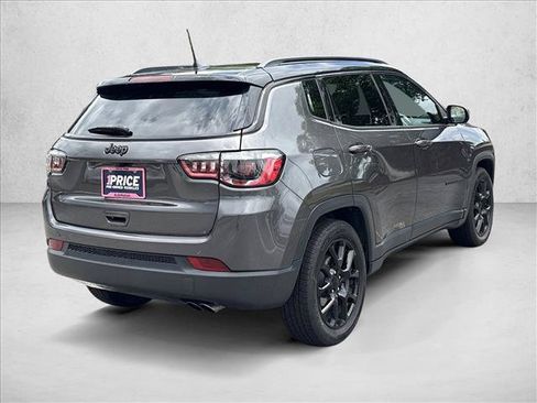 Used 2022 Jeep Compass Latitude FWD image 5