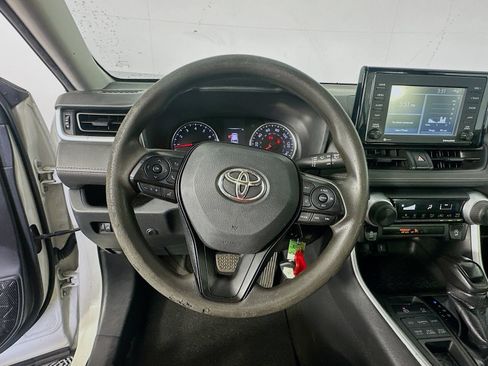 Used 2021 Toyota RAV4 LE AWD/4WD image 11