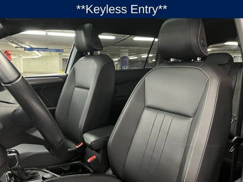 Certified 2022 Volkswagen Tiguan SE R-Line image 18