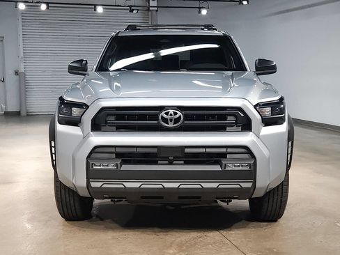 Used 2025 Toyota 4Runner SR5 AWD/4WD image 2