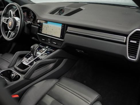 Used 2022 Porsche Cayenne Platinum Edition image 22