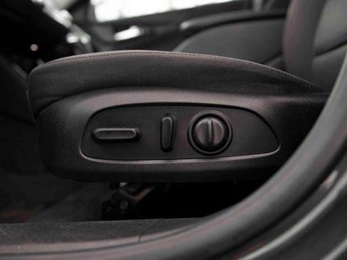 Used 2017 Chevrolet Malibu LT w/ Driver Confidence Package image 13