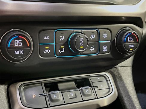 Used 2020 GMC Acadia Denali w/ Denali Ultimate Package image 16