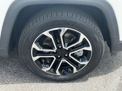 Certified 2024 Jeep Compass Limited AWD/4WD image 9