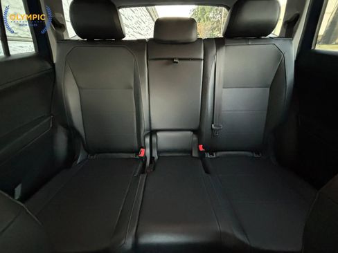 Used 2018 Volkswagen Tiguan SE image 40