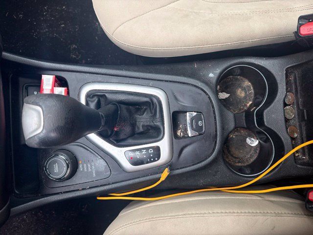 Used 2016 Jeep Cherokee Latitude w/ Comfort/Convenience Group AWD/4WD image 17