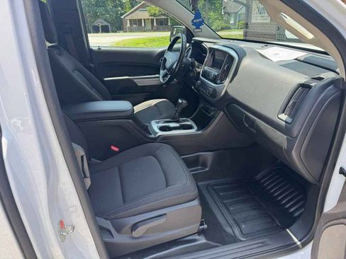 Used 2020 Chevrolet Colorado LT w/ Safety Package RWD image 10