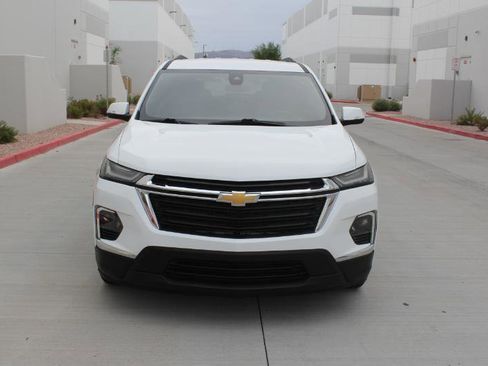 Used 2023 Chevrolet Traverse LT FWD image 2