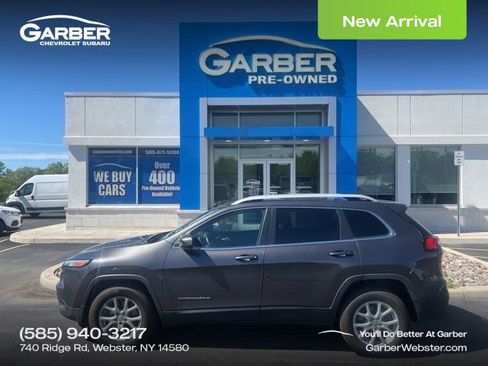Used 2017 Jeep Cherokee Latitude w/ Comfort/Convenience Group AWD/4WD image 1