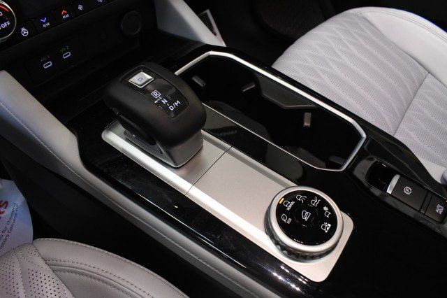 Used 2025 Mitsubishi Outlander AWD image 33