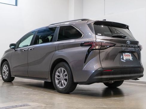Certified 2024 Toyota Sienna XLE FWD image 7