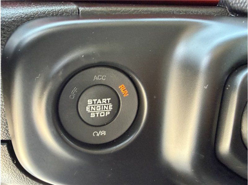 Used 2018 Jeep Wrangler Unlimited Rubicon AWD/4WD image 42