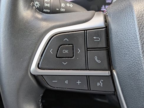 Used 2023 Toyota Highlander XLE FWD image 39