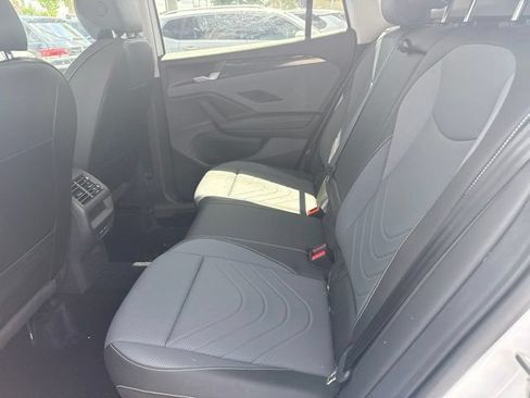 Used 2025 Volkswagen Tiguan SE w/ Panoramic Sunroof Package AWD/4WD image 5
