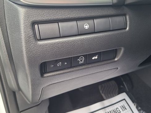 Certified 2025 Nissan Rogue SV FWD image 10
