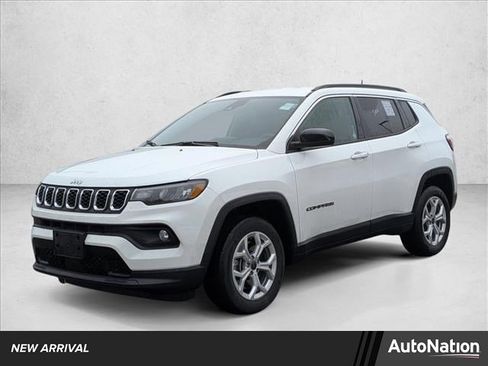Used 2025 Jeep Compass Latitude image 1