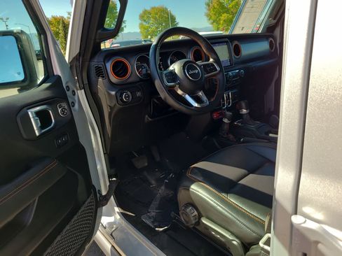 Used 2023 Jeep Gladiator Mojave image 10