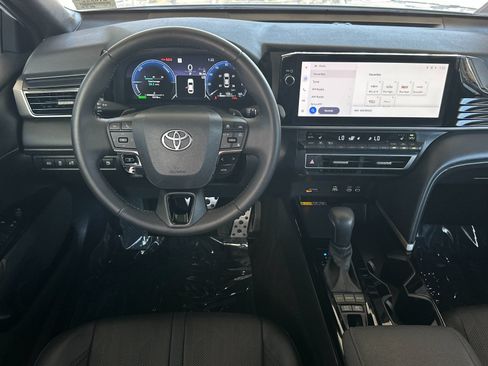 Used 2025 Toyota Camry XSE FWD image 13