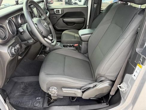 Used 2019 Jeep Wrangler Sport AWD/4WD image 8