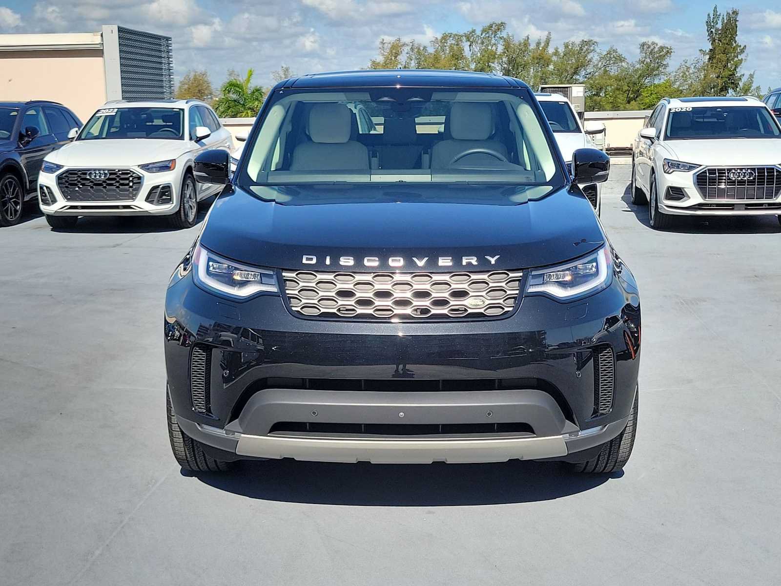 Used 2025 Land Rover Discovery S AWD/4WD image 9