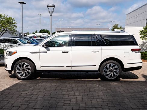 Used 2023 Lincoln Navigator L Reserve AWD/4WD image 5