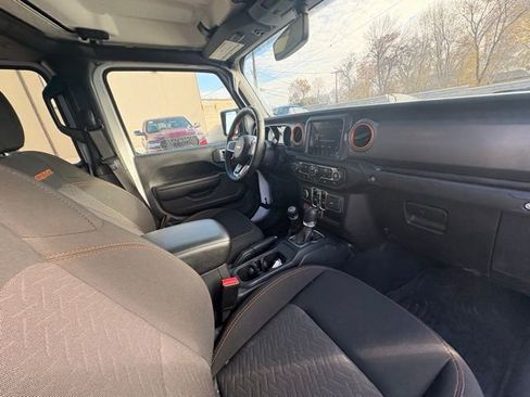 Certified 2023 Jeep Gladiator Mojave w/ Cold Weather Group image 32