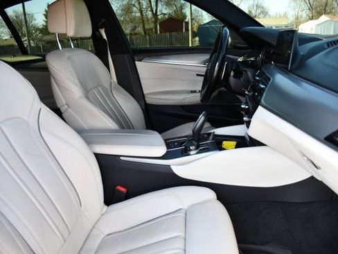 Used 2018 BMW M550i xDrive image 26