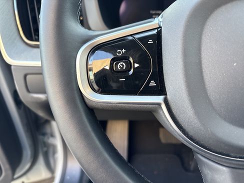 Used 2025 Volvo XC60 B5 Plus image 19