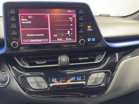 Used 2019 Toyota C-HR XLE image 28