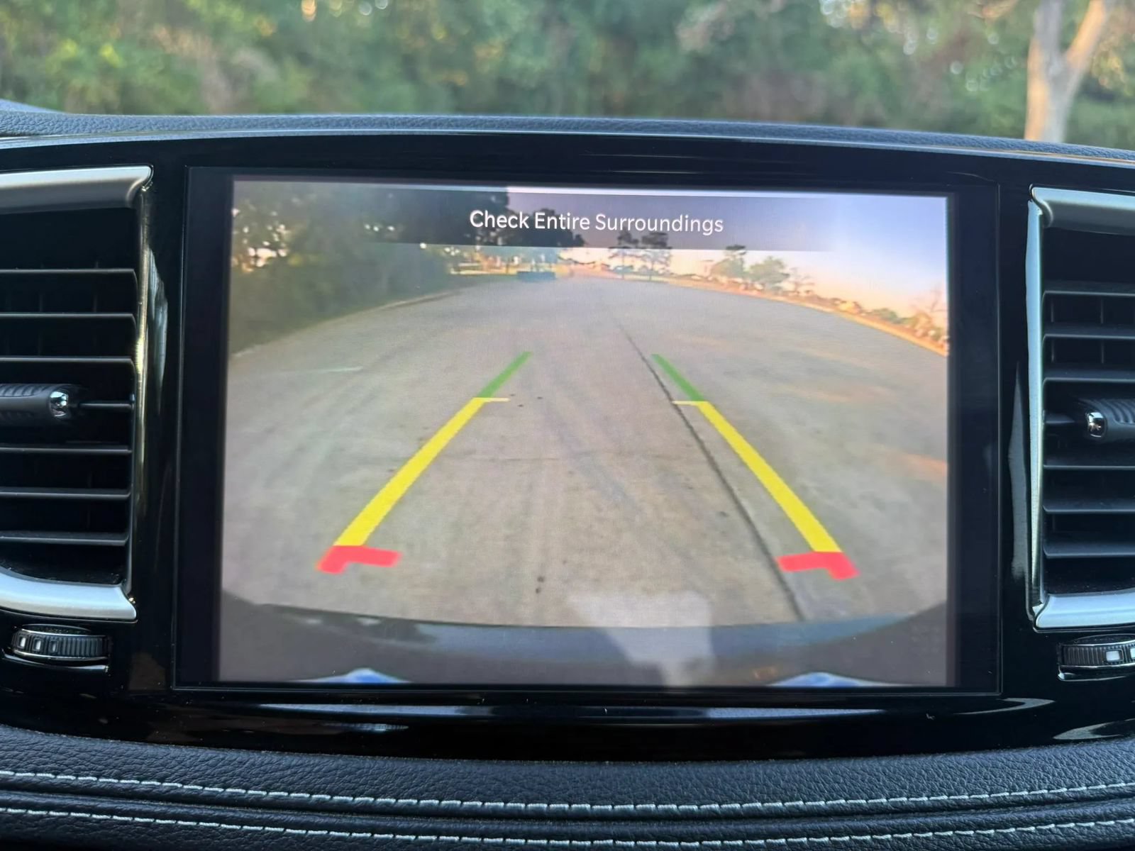 Used 2024 Chrysler Pacifica Touring FWD image 47