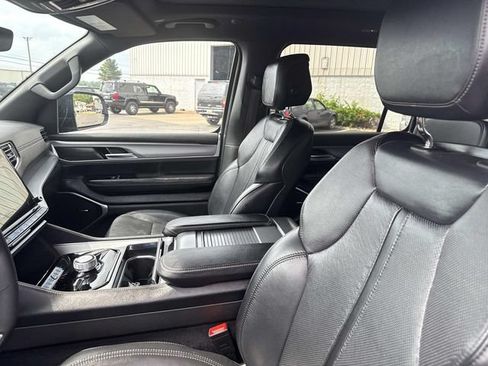 Used 2024 Jeep Wagoneer Series II AWD/4WD image 15