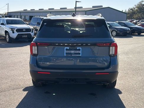 Used 2025 Ford Explorer Active image 4
